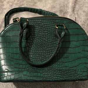 Elegant Green Crocodile-Embossed Satchel
